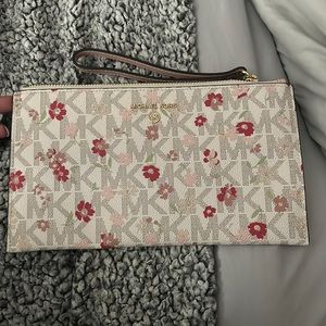 Michael kors wristlet
